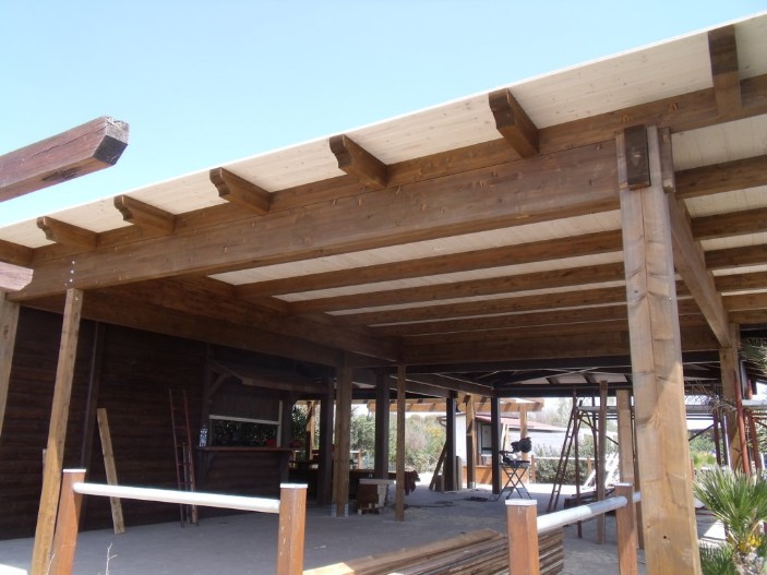 Gazebo legno lamellare.